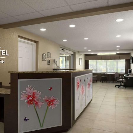 Microtel Inn & Suites By Wyndham Mineral Wells/Parkersburg Exterior photo